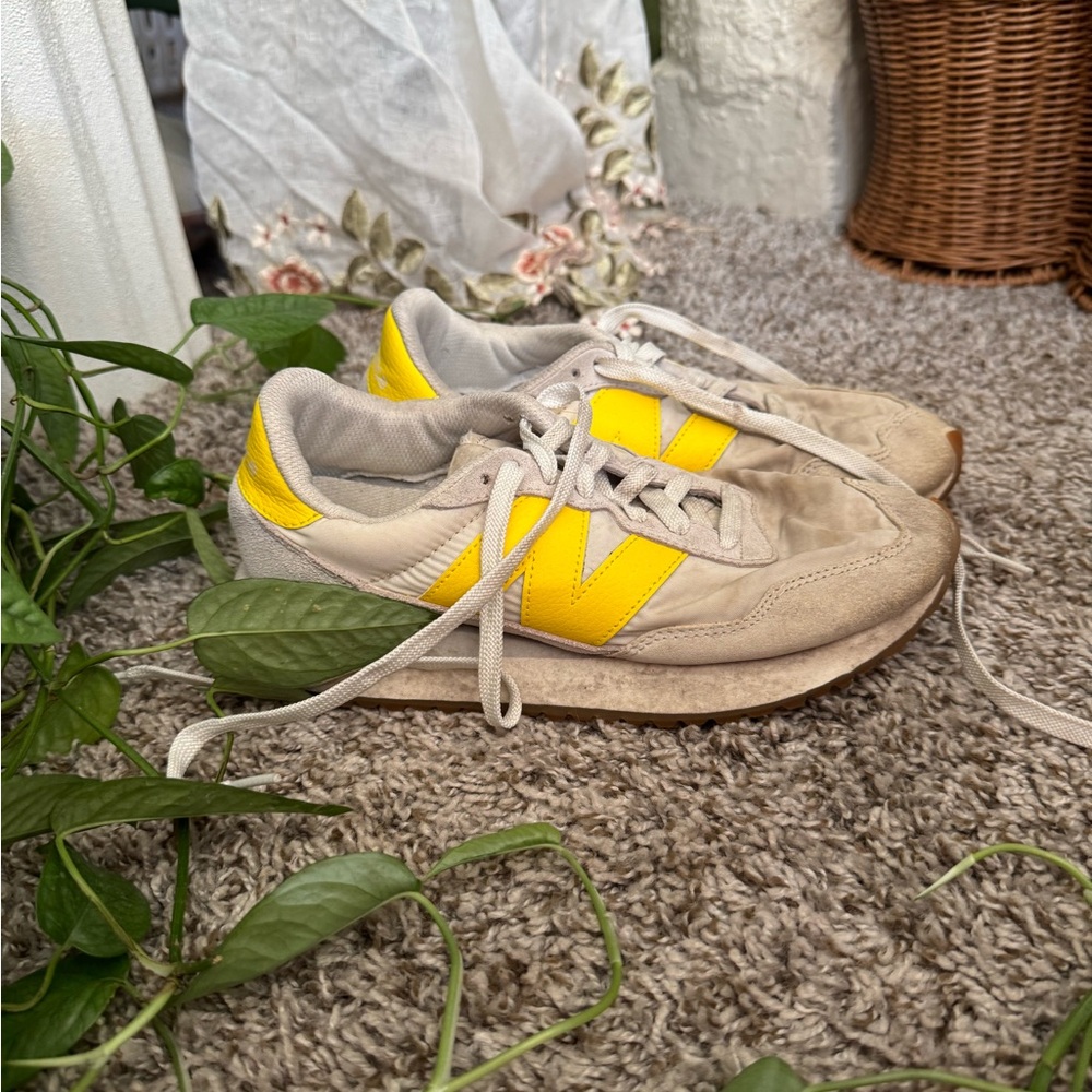 New Balance 237
